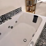 Disíu Con Jacuzzi In Pieno Centro Appartamento *