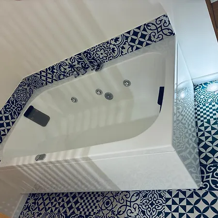 Disíu Con Jacuzzi In Pieno Centro